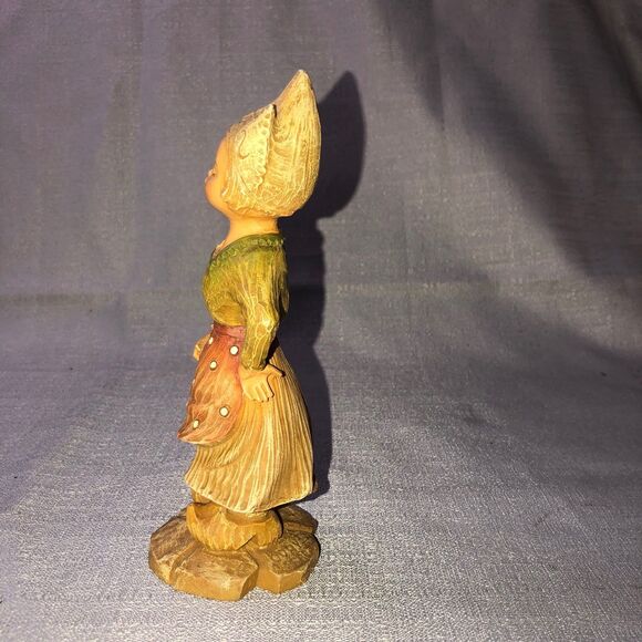 Vintage Copy Verb HM Dutch Girl made in Holland, Carrying a Basket of Flowers - Picture 2 of 7